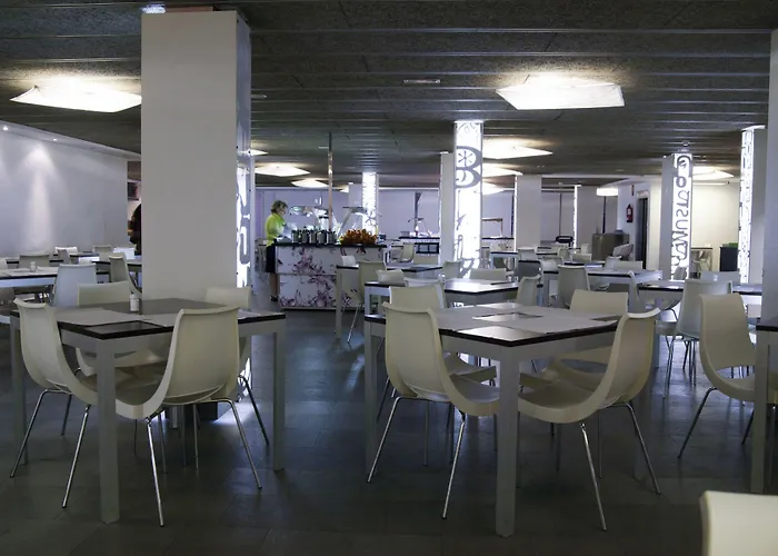 Sol Y Sombra Hotel 3*